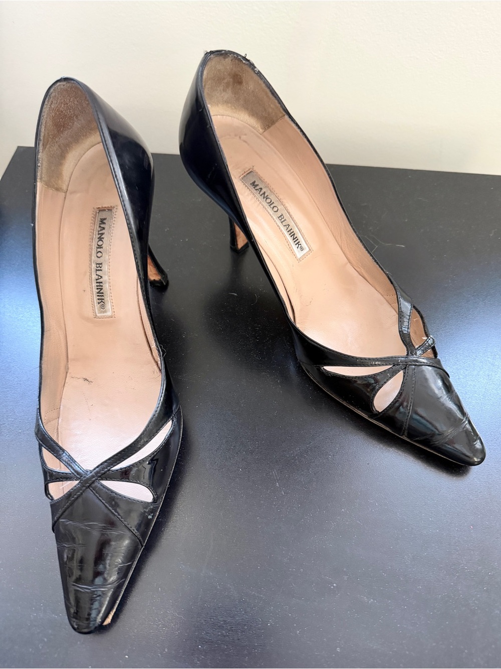 Manolo Blahnik Black Patent Leather Pointed Toe Cutout Pumps - 37.5